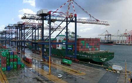 South Africa’s ports are getting better. They’re still a disaster.